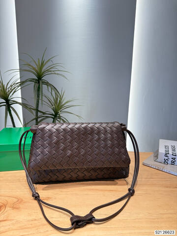 Bottega Veneta Black shoulder bag 1 1 Replica