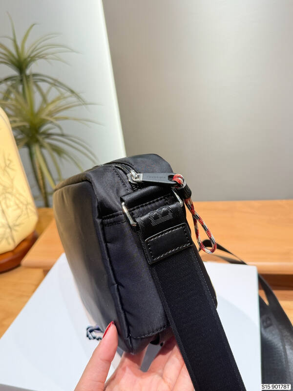 Burberry Black 25x18x10cm shoulder bag — 1:1 Replica