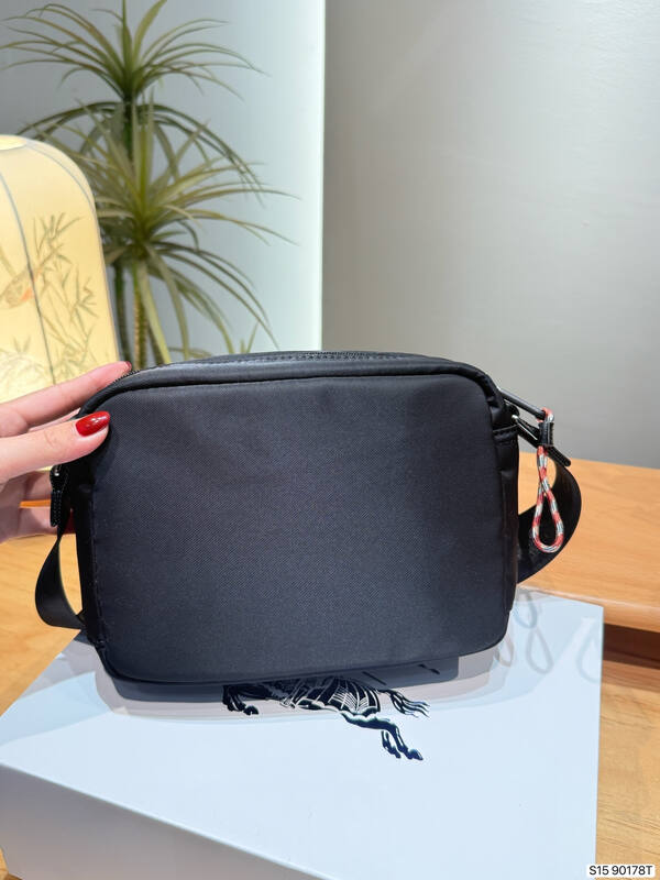 Burberry Black 25x18x10cm shoulder bag — 1:1 Replica