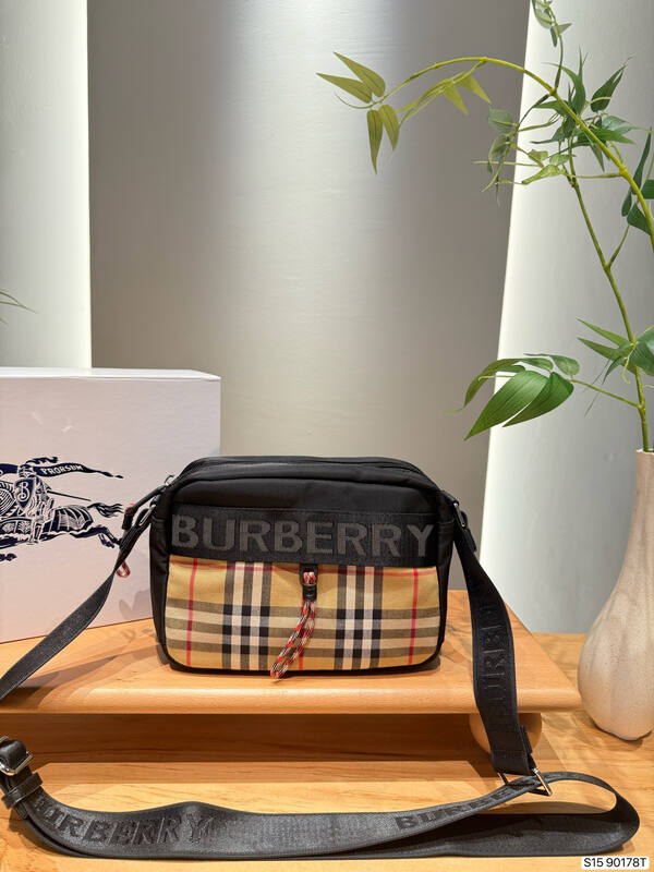 Burberry Black shoulder bag — Premium Replica
