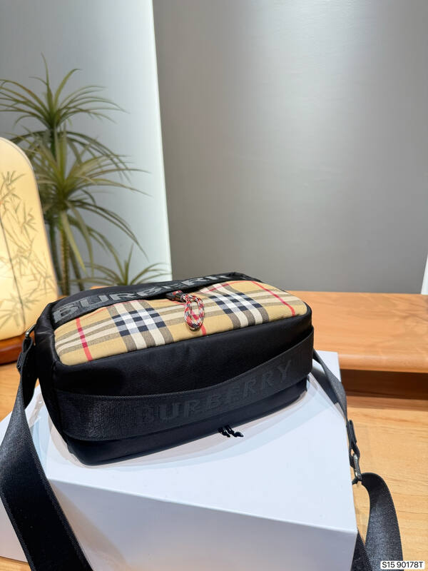 Burberry Black 25x18x10cm shoulder bag — 1:1 Replica