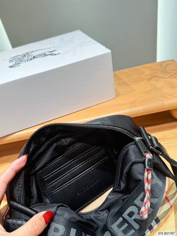 Burberry Black 25x18x10cm shoulder bag — 1:1 Replica