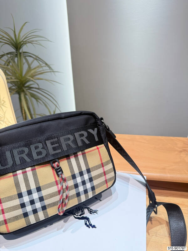 Burberry Black 25x18x10cm shoulder bag — 1:1 Replica