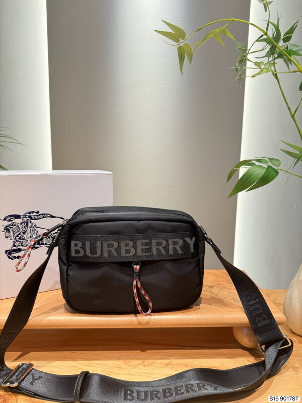 Burberry Black shoulder bag — Premium Replica