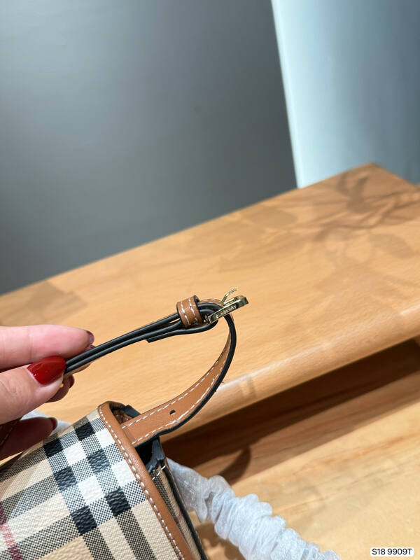 Burberry Brown 25x18x10cm shoulder bag — 1:1 Replica