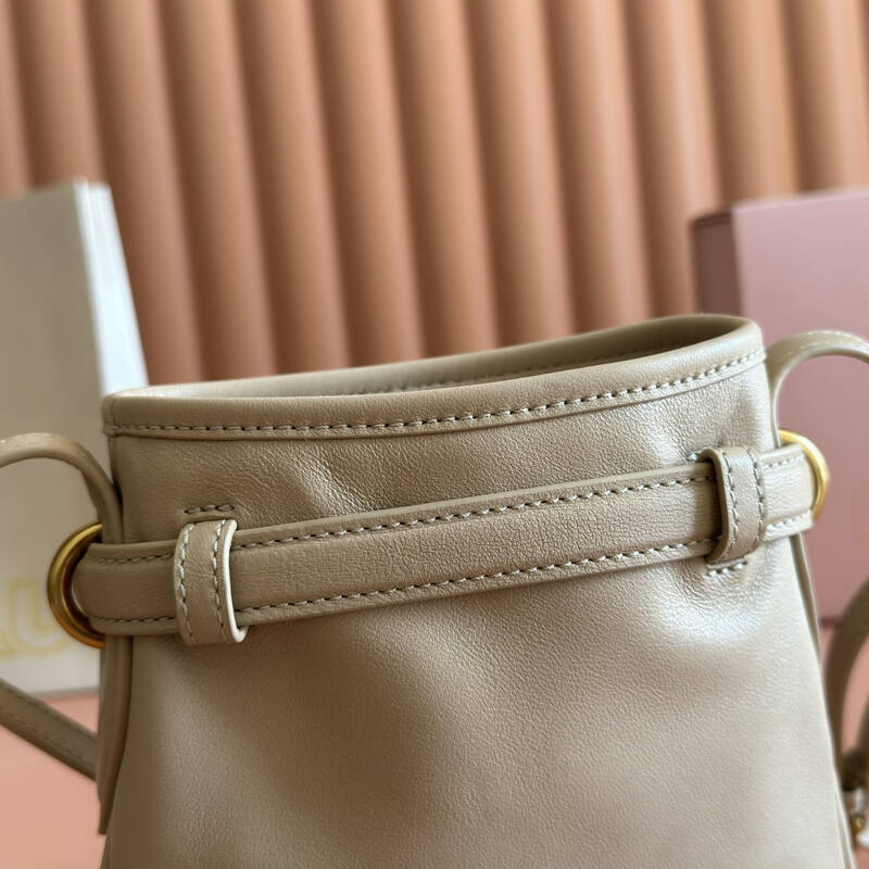 Miu Miu Beige 25x18x10cm shoulder bag — Top Quality Replica
