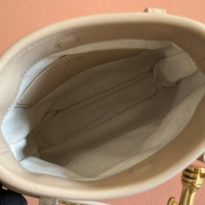 Miu Miu Beige 25x18x10cm shoulder bag — Top Quality Replica