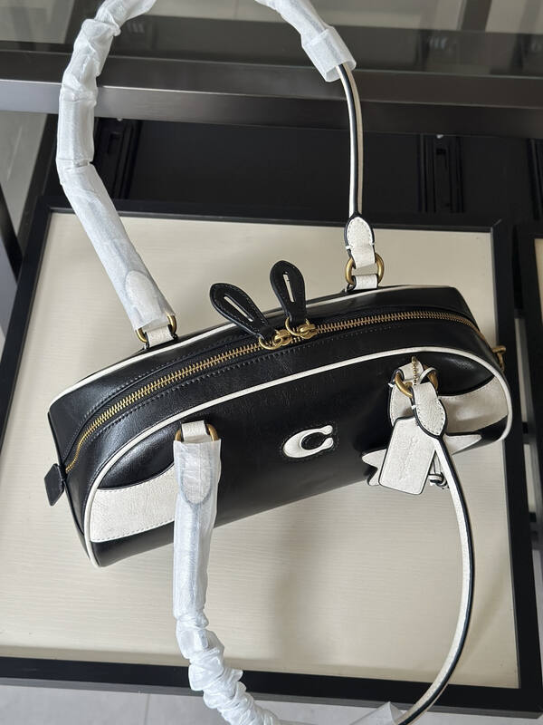 Coach Black shoulder bag — Top Quality Replica