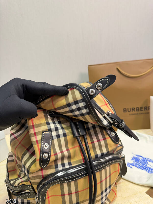 Burberry Black 25x18x10cm shoulder bag — Premium Replica