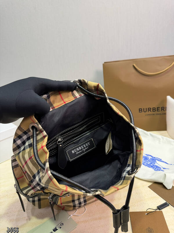 Burberry Black 25x18x10cm shoulder bag — Premium Replica