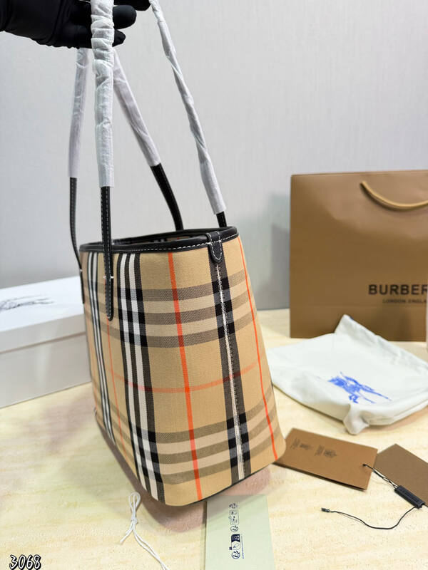 Burberry Black shoulder bag — Top Quality Replica