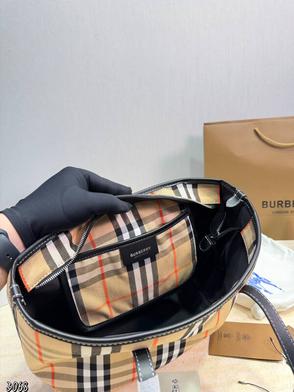 Burberry Black shoulder bag — Top Quality Replica