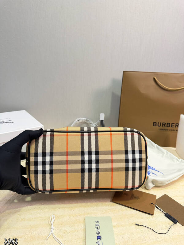 Burberry Black shoulder bag — Top Quality Replica