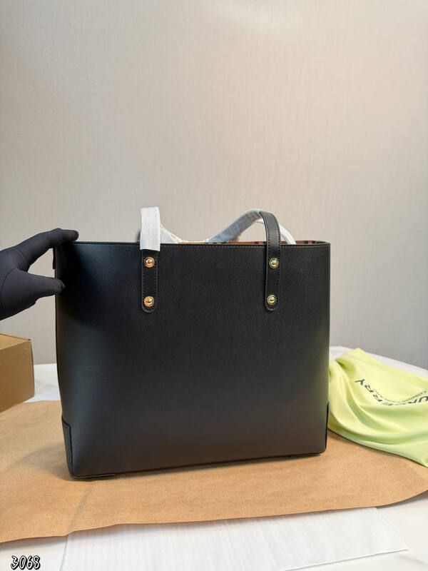 Burberry Black shoulder bag — 1:1 Replica