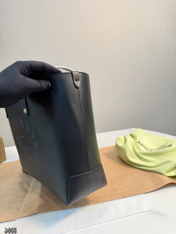 Burberry Black shoulder bag — 1:1 Replica