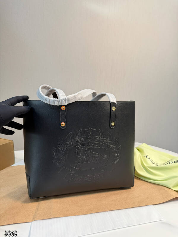 Burberry Black shoulder bag — 1:1 Replica