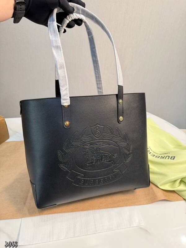 Burberry Black shoulder bag — 1:1 Replica