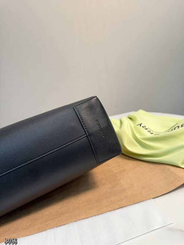 Burberry Black shoulder bag — 1:1 Replica