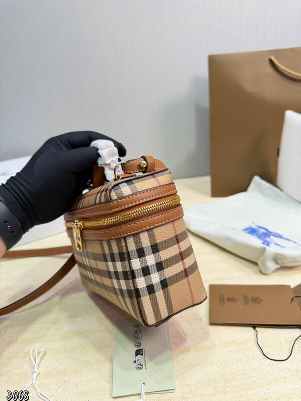 Burberry Brown 25x18x10cm shoulder bag — Premium Replica