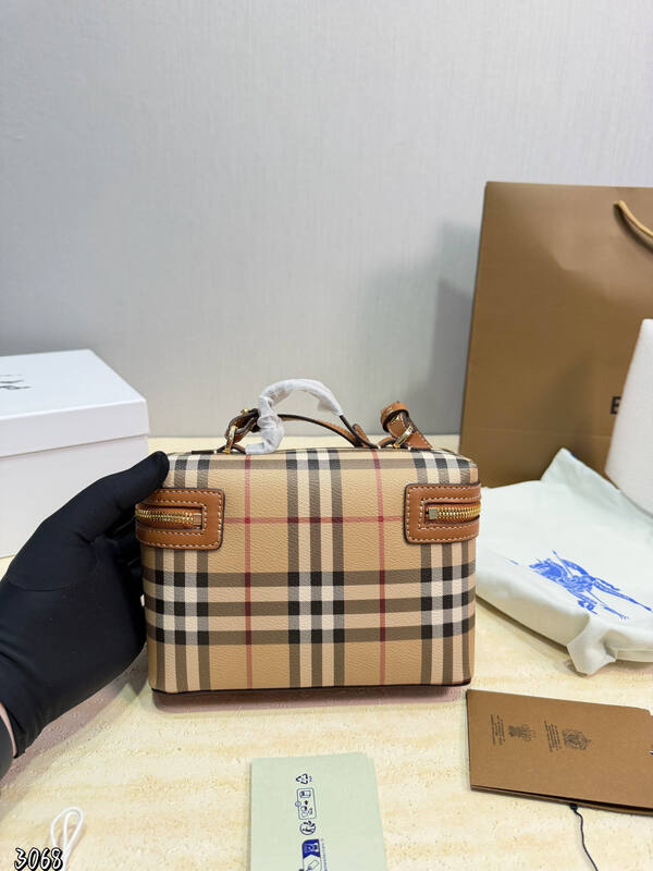 Burberry Brown 25x18x10cm shoulder bag — Premium Replica