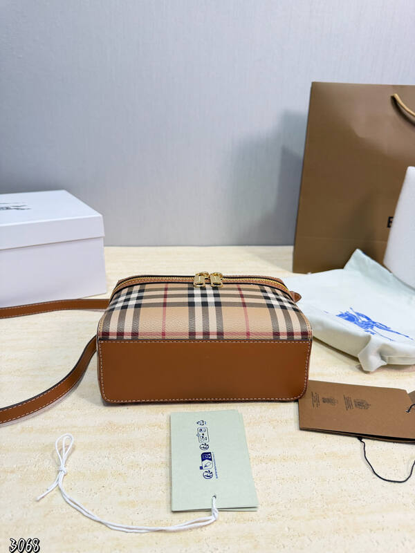 Burberry Brown 25x18x10cm shoulder bag — Premium Replica