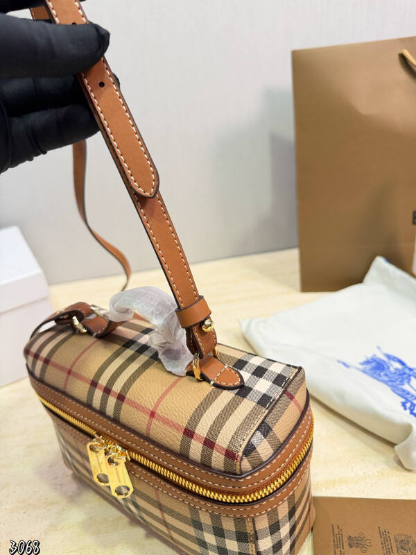 Burberry Brown 25x18x10cm shoulder bag — Premium Replica
