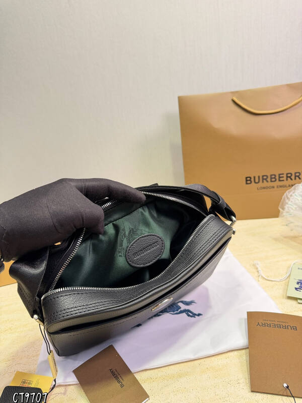 Burberry Black shoulder bag — Top Quality Replica