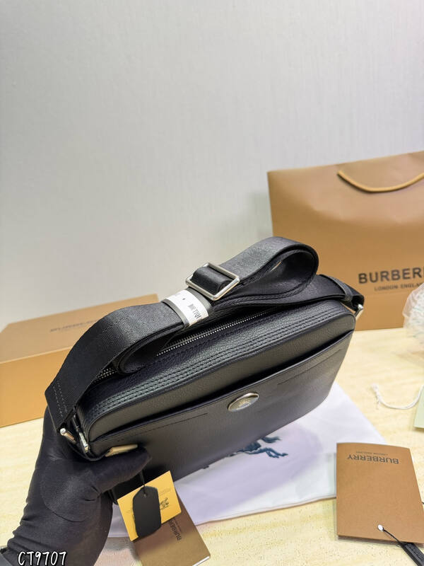 Burberry Black shoulder bag — Top Quality Replica