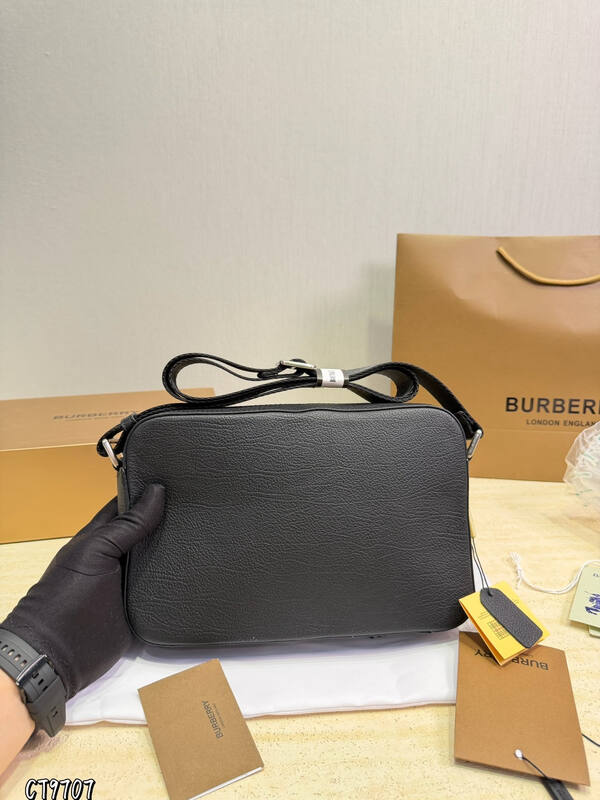 Burberry Black shoulder bag — Top Quality Replica