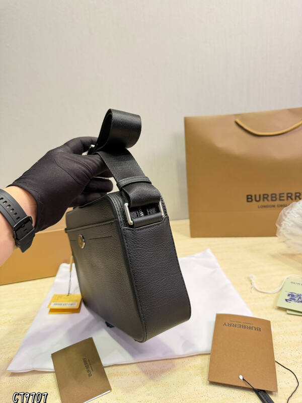 Burberry Black shoulder bag — Top Quality Replica