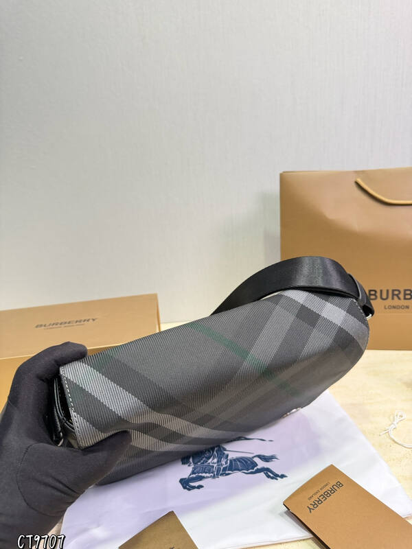 Burberry shoulder bag — Premium Replica