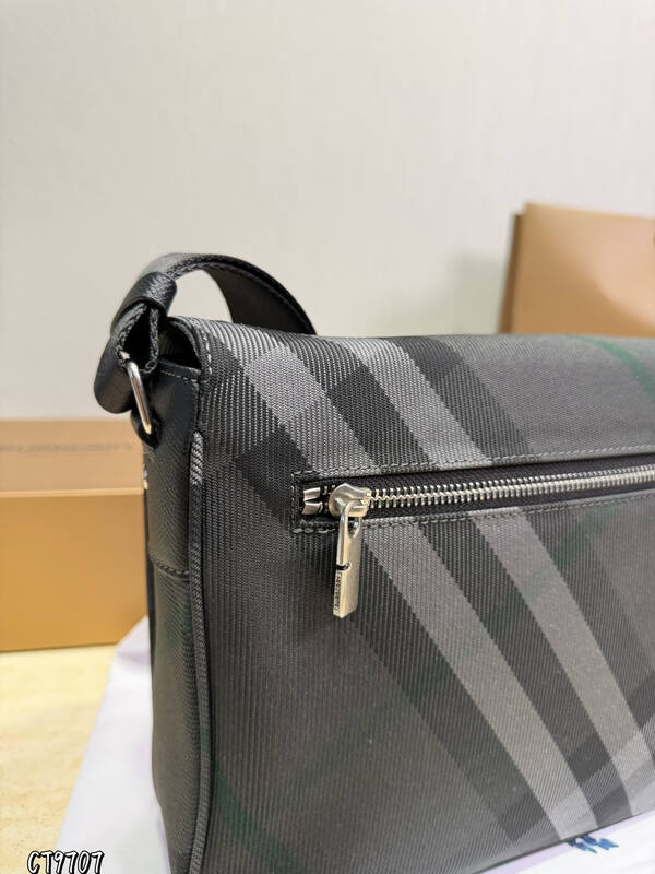 Burberry shoulder bag — Premium Replica