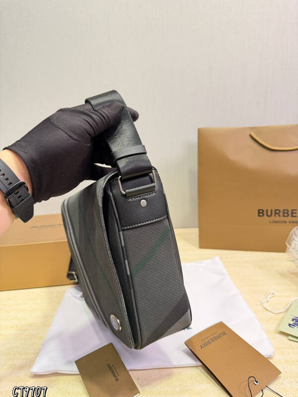Burberry shoulder bag — Premium Replica