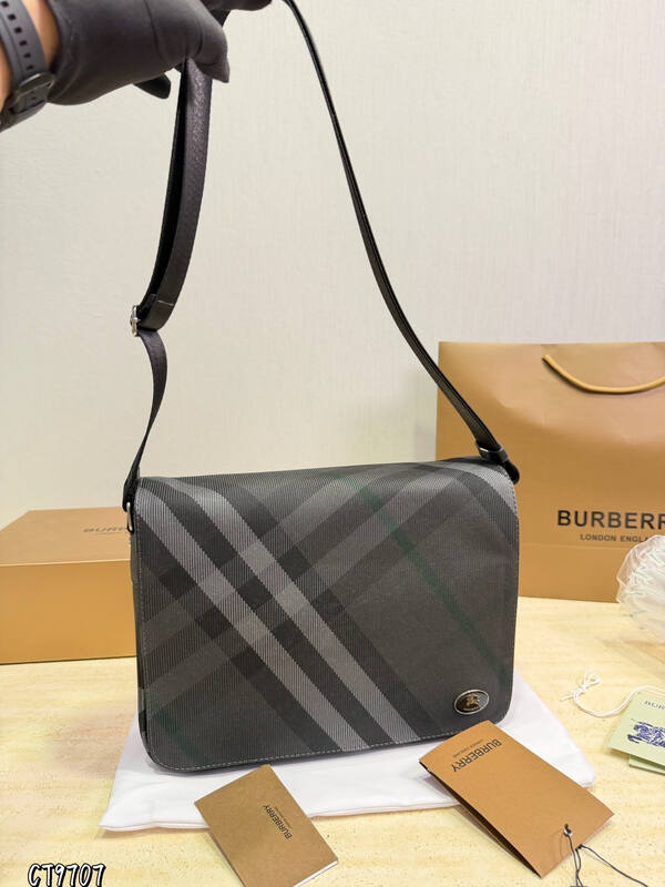 Burberry shoulder bag — Premium Replica