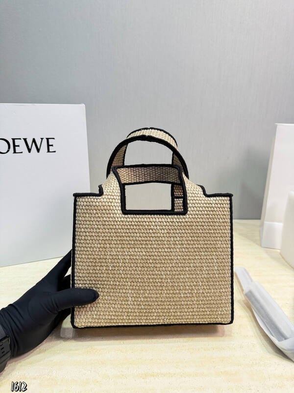 Loewe Black 25x18x10cm shoulder bag — AAA Quality Replica
