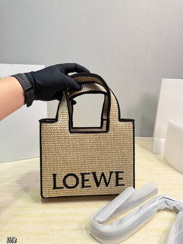 Loewe Black 25x18x10cm shoulder bag AAA Quality Replica