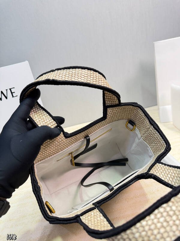 Loewe Black 25x18x10cm shoulder bag — AAA Quality Replica