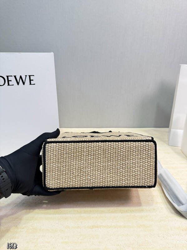 Loewe Black 25x18x10cm shoulder bag — AAA Quality Replica