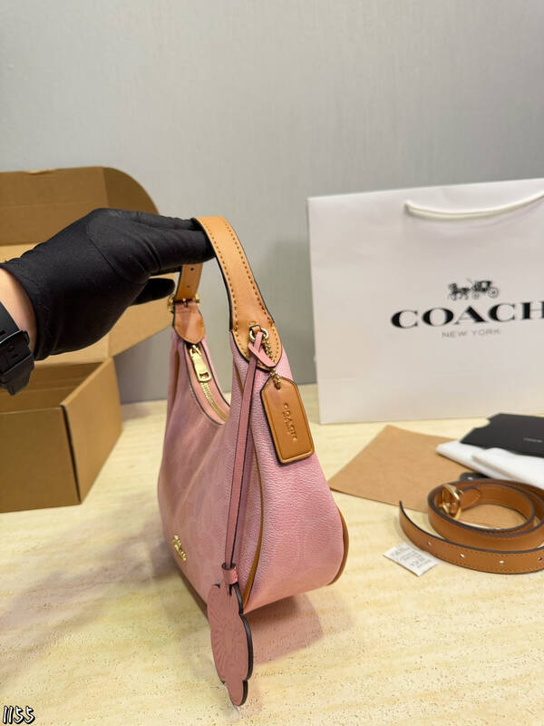 Coach Pink shoulder bag — AAA Quality Replica