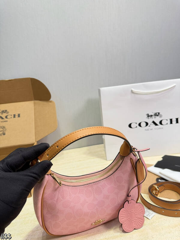 Coach Pink shoulder bag — AAA Quality Replica