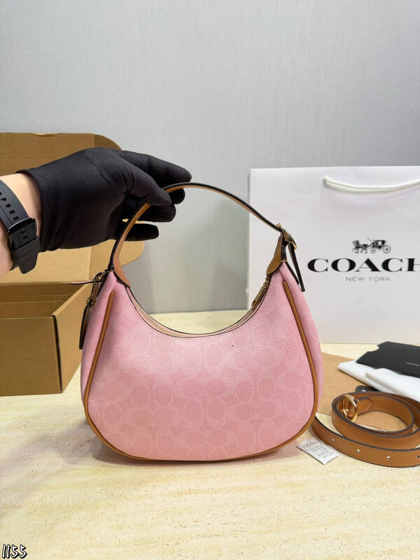 Coach Pink shoulder bag — AAA Quality Replica