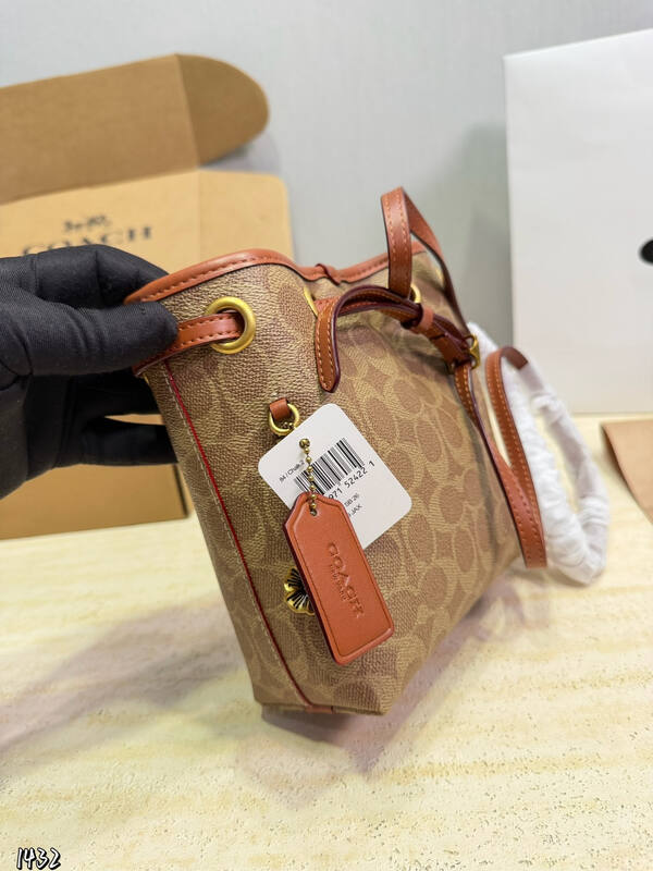 Coach Monogram shoulder bag — 1:1 Replica