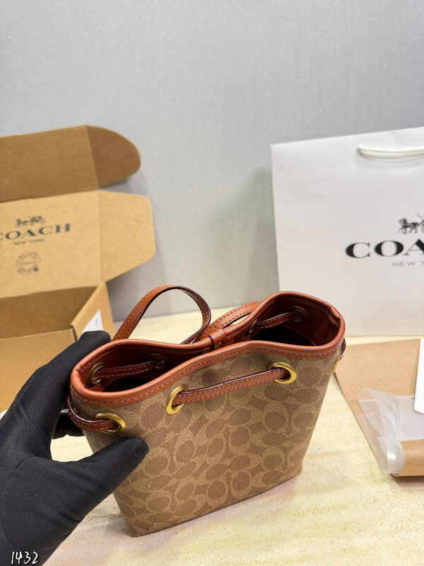 Coach Monogram shoulder bag — 1:1 Replica