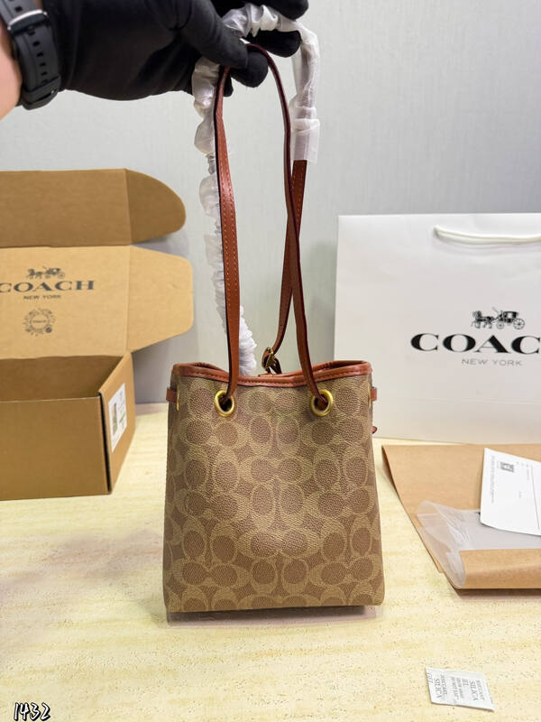 Coach Monogram shoulder bag — 1:1 Replica