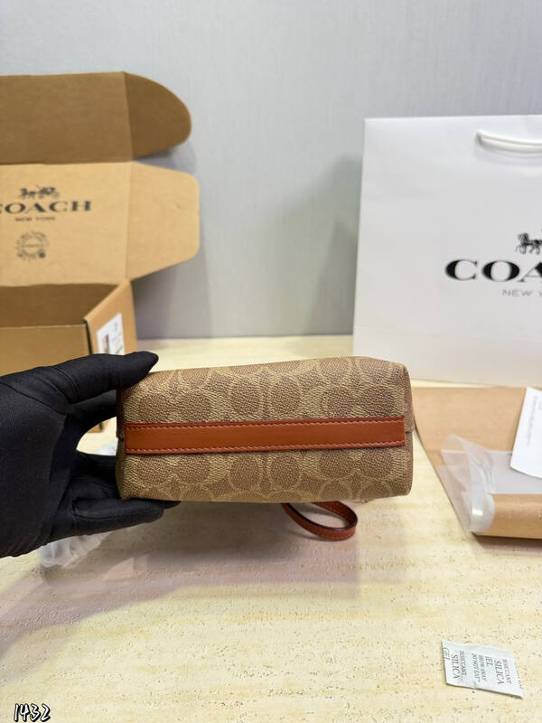 Coach Monogram shoulder bag — 1:1 Replica