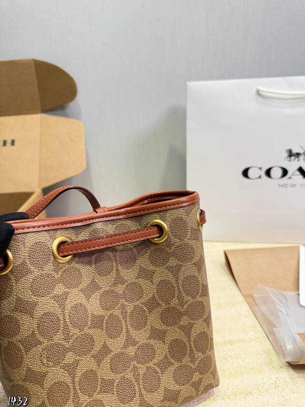 Coach Monogram shoulder bag — 1:1 Replica