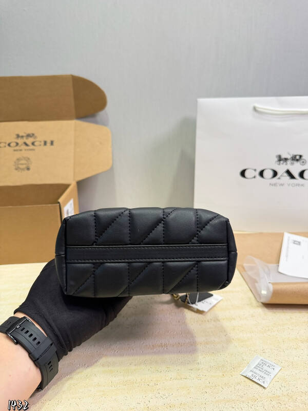 Coach Pink shoulder bag — Premium Replica