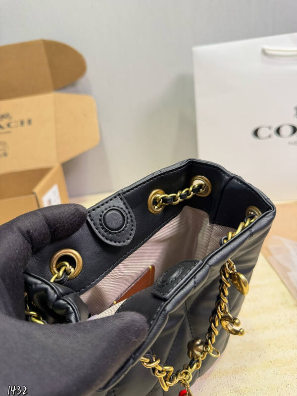 Coach Pink shoulder bag — Premium Replica