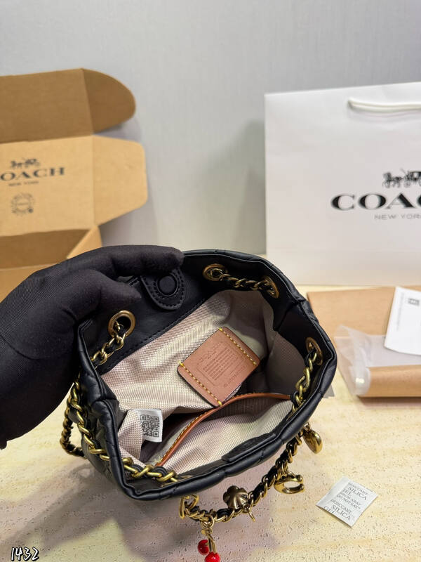Coach Pink shoulder bag — Premium Replica