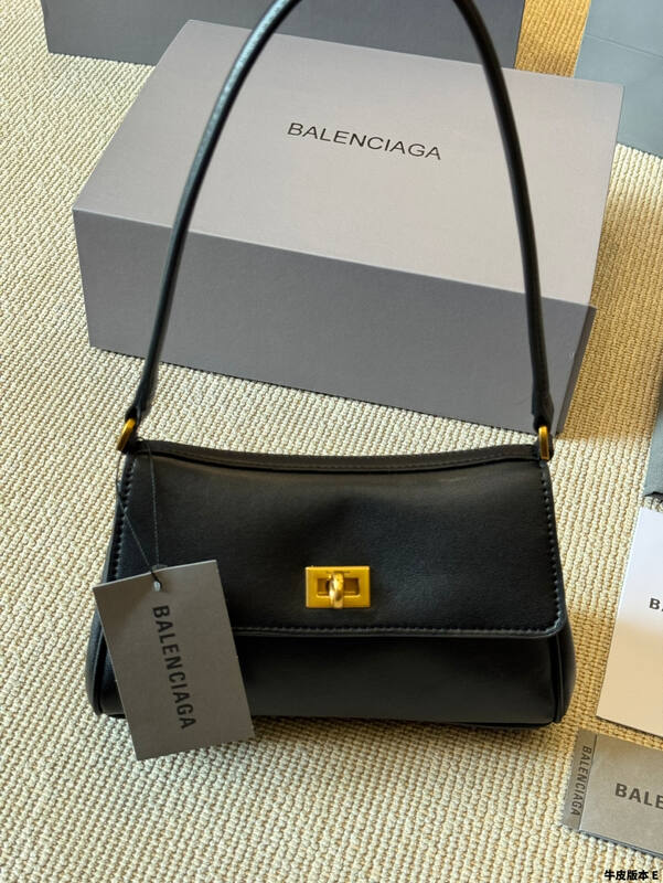 Balenciaga Black shoulder bag — Top Quality Replica